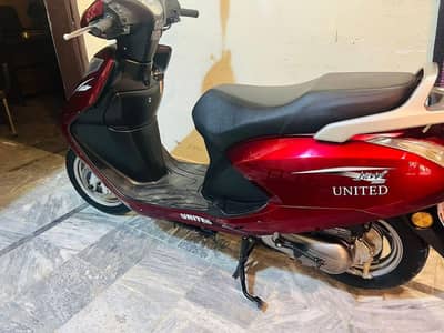 united 2023  petrol used self start automatic scoty