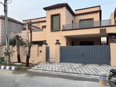 10 MARLA 4 BEDROOM HOUSE AVAILABLE FOR SALE