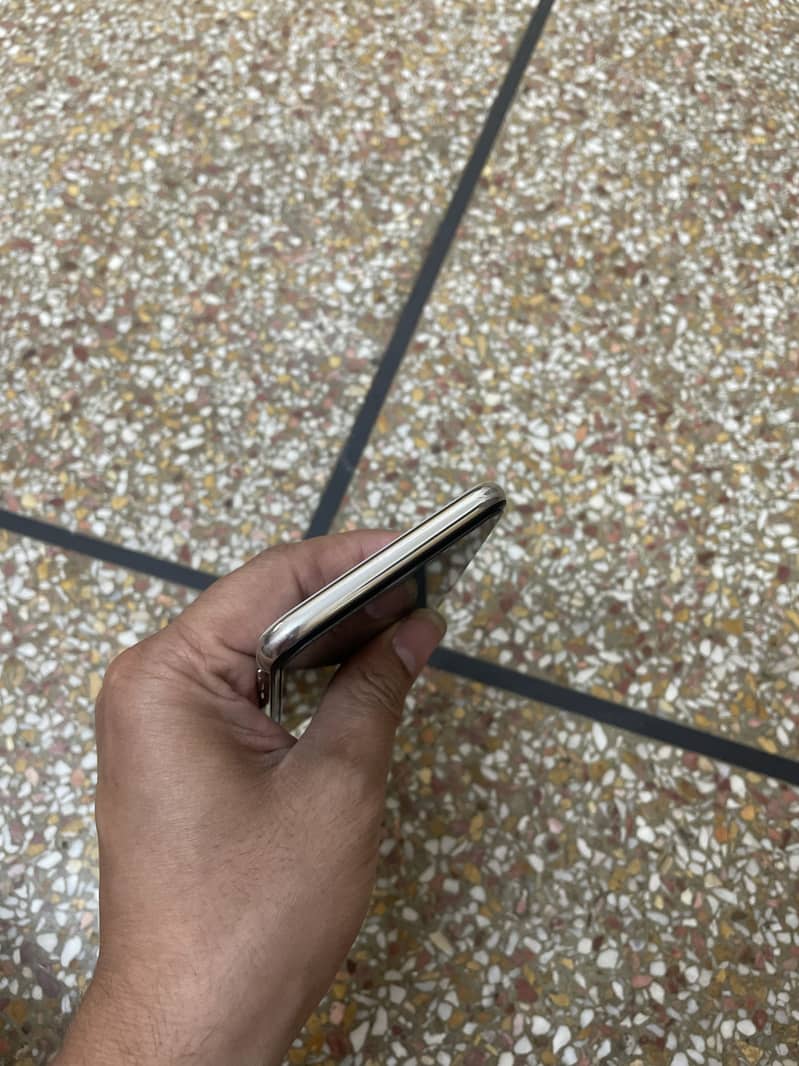 Apple iPhone X 3