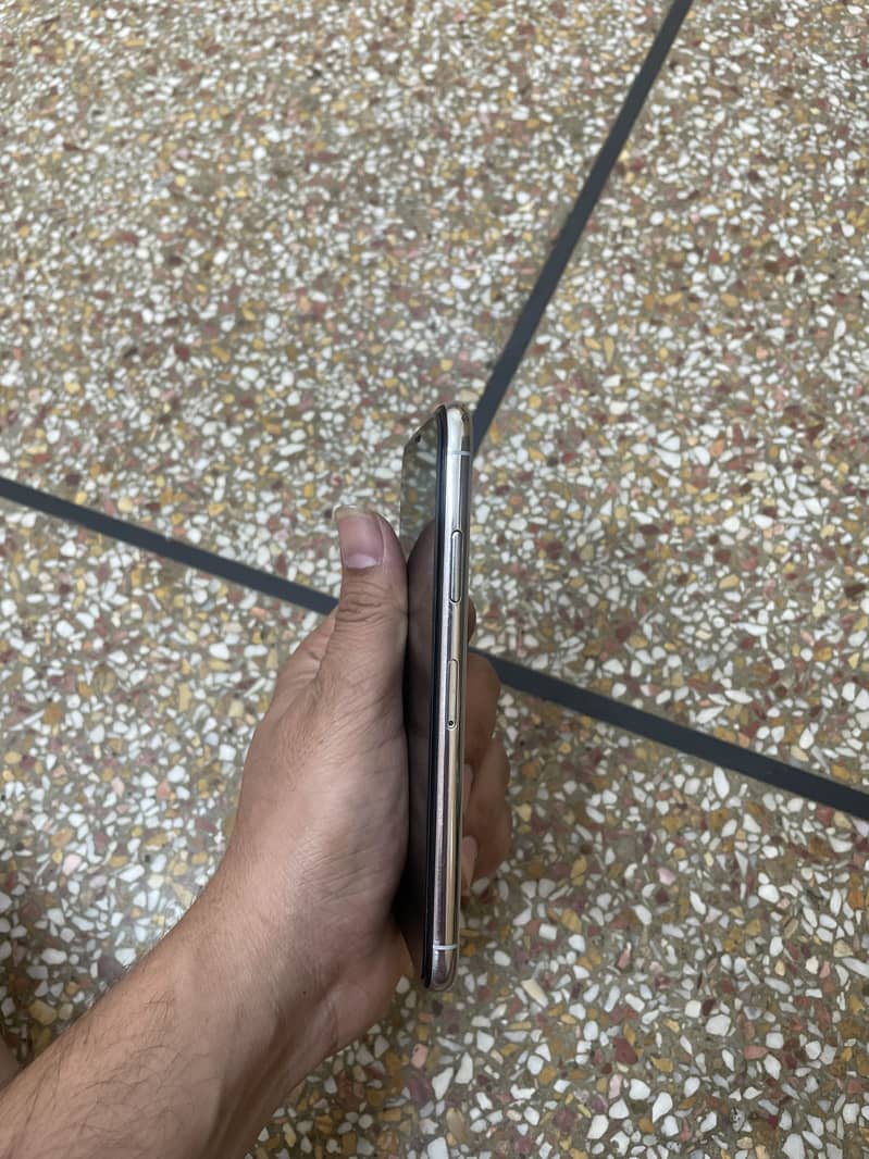 Apple iPhone X 6