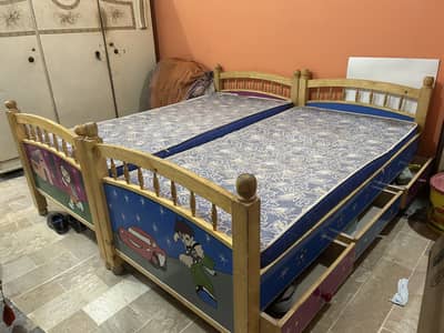 2 single kids beds