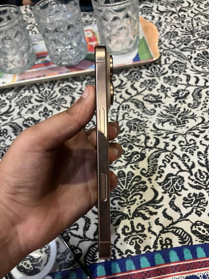 iPhone 16 pro 0