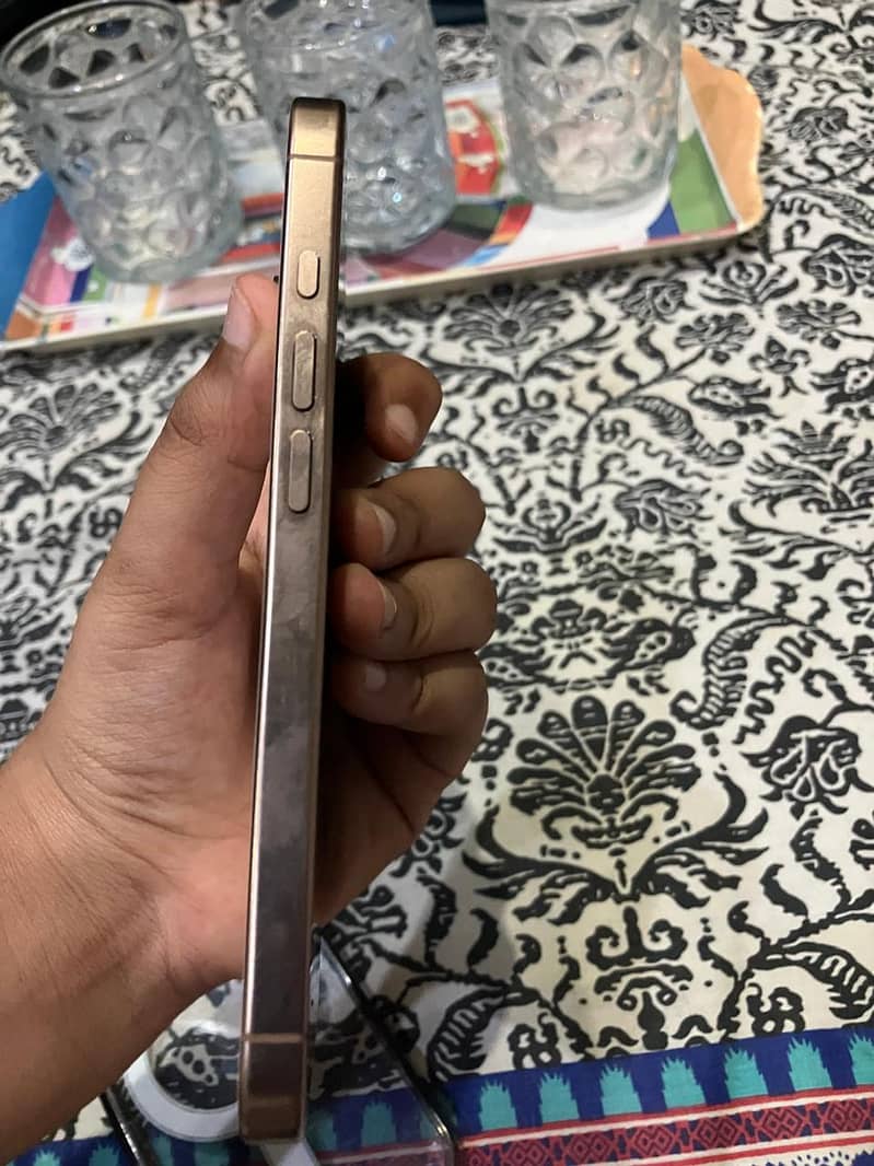 iPhone 16 pro 2