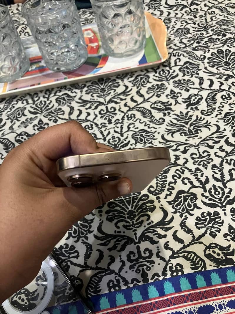 iPhone 16 pro 3