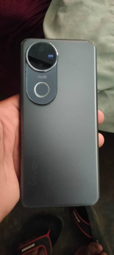 Vivo V50