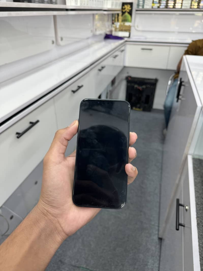 Apple iPhone 13 3