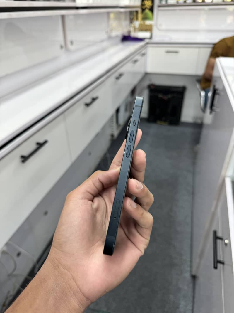 Apple iPhone 13 4
