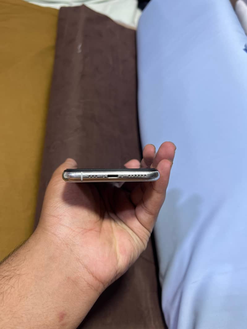 iPhone 11 pro 4