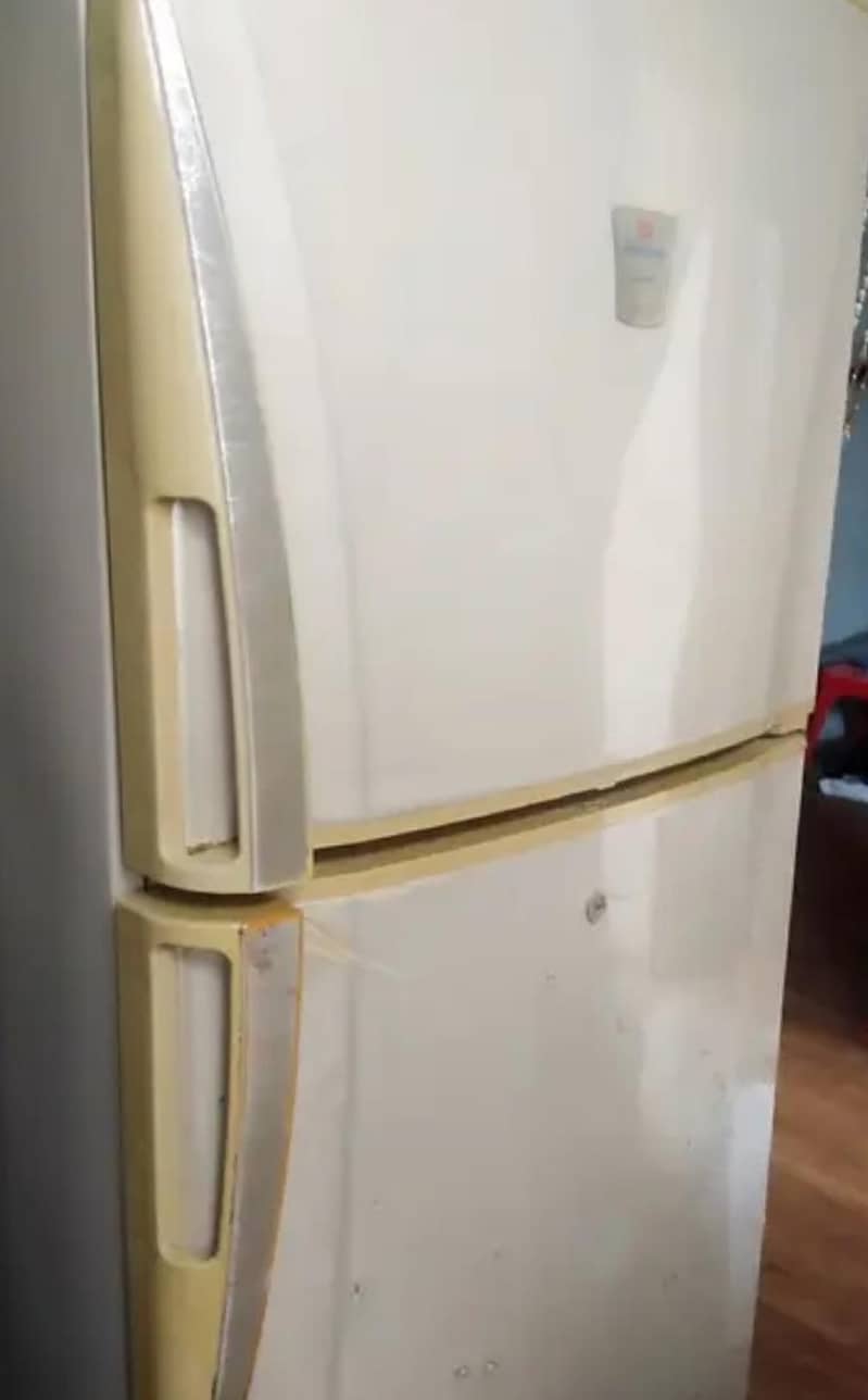 Dawlance fridge 0