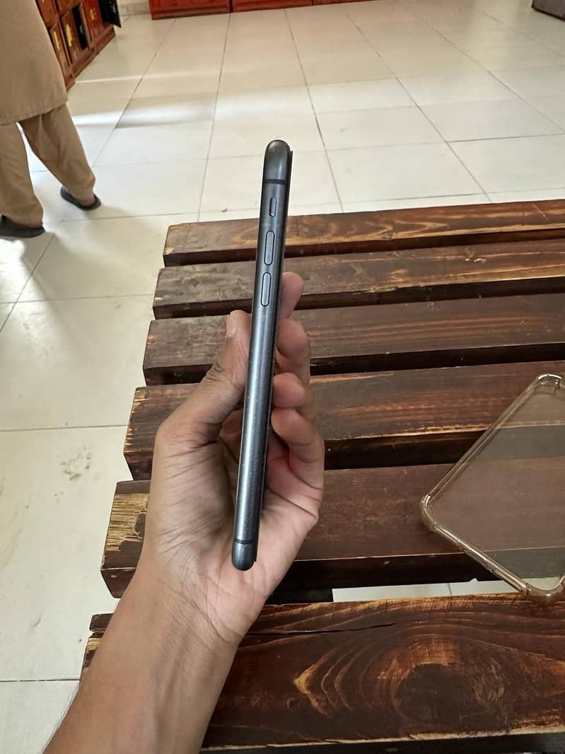 Apple iPhone 11 3