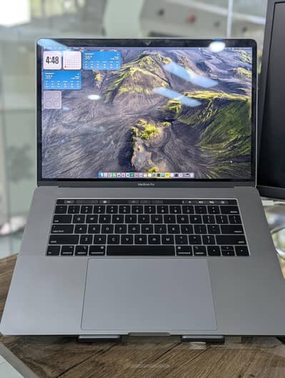 MACBOOK PRO 2019 | i9 5Ghz 4 GB GPU BEAST