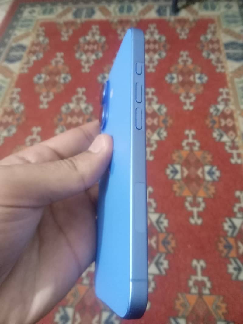 iPhone 16 3
