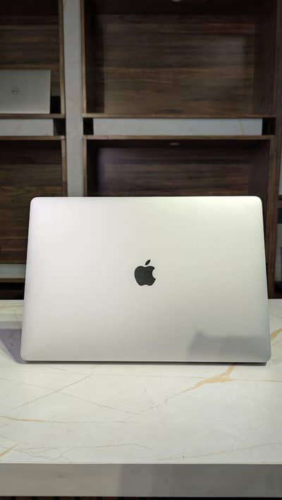 Apple MacBook 15" Pro 2019 (Core i9) (16GB Ram 512GB Rom)(GPU 4 GB)