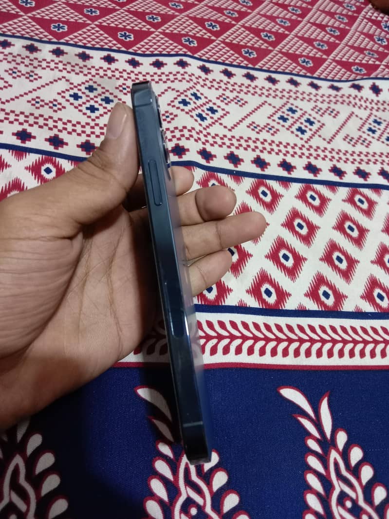 Apple iPhone 12 Pro 4