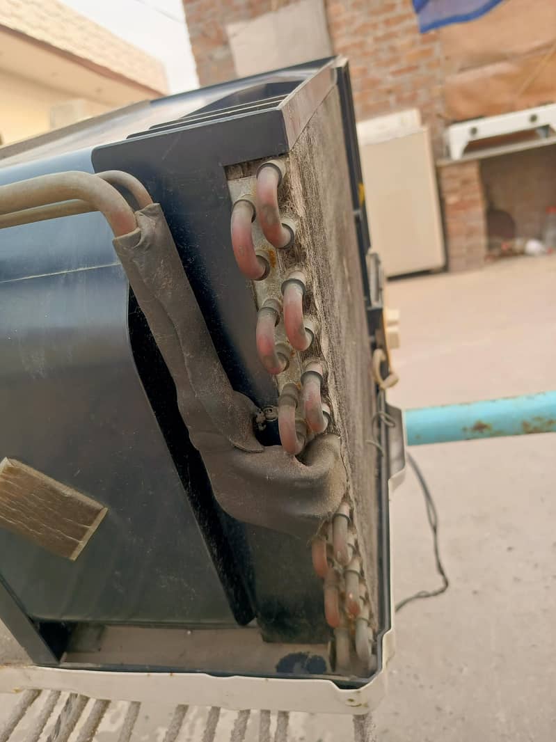 window AC 0.75 2
