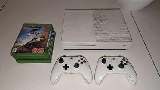 Xbox one s 500gb, 2 controllers