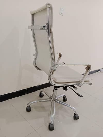 53 office chair, 12 office table