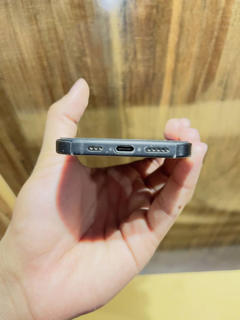 iPhone 15 3