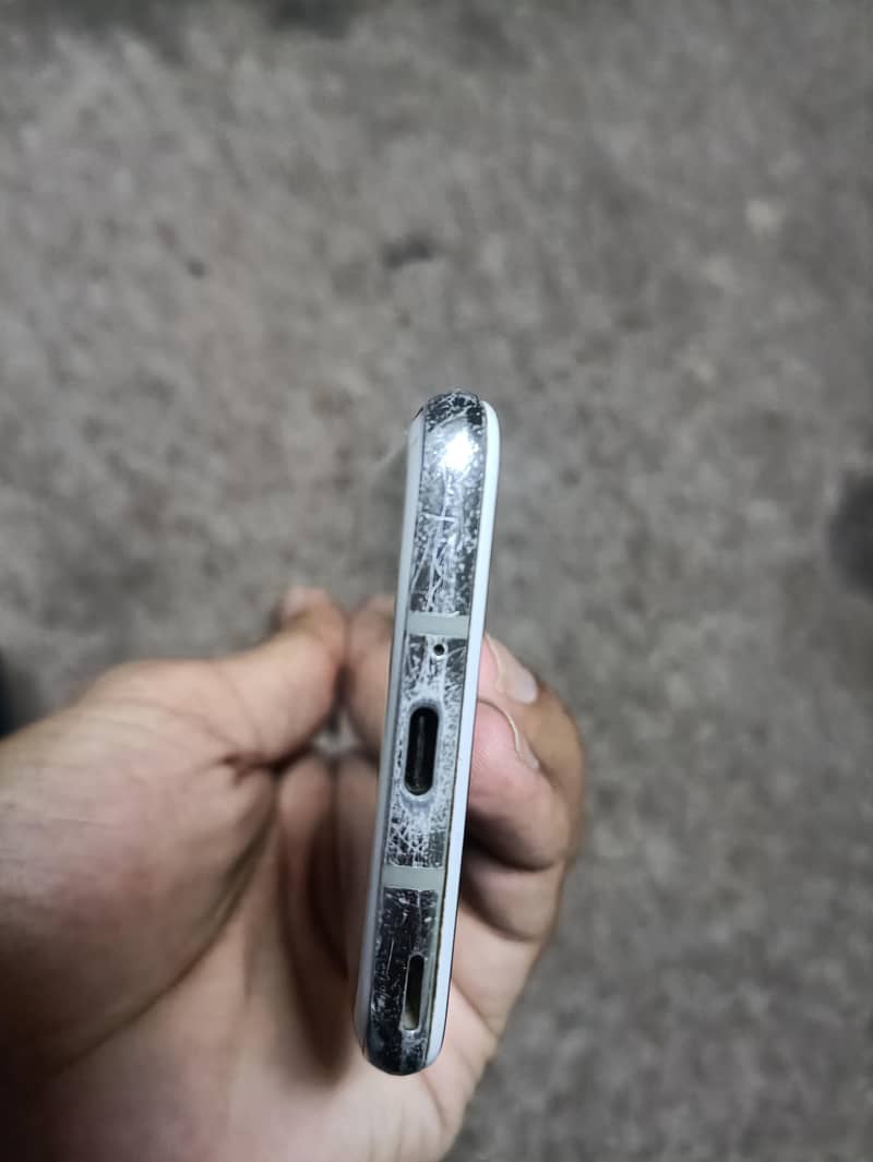Sharp Aquos R2 2