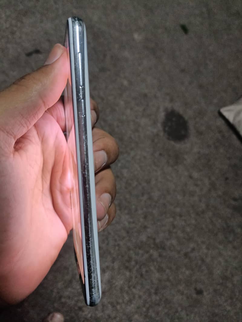 Sharp Aquos R2 6