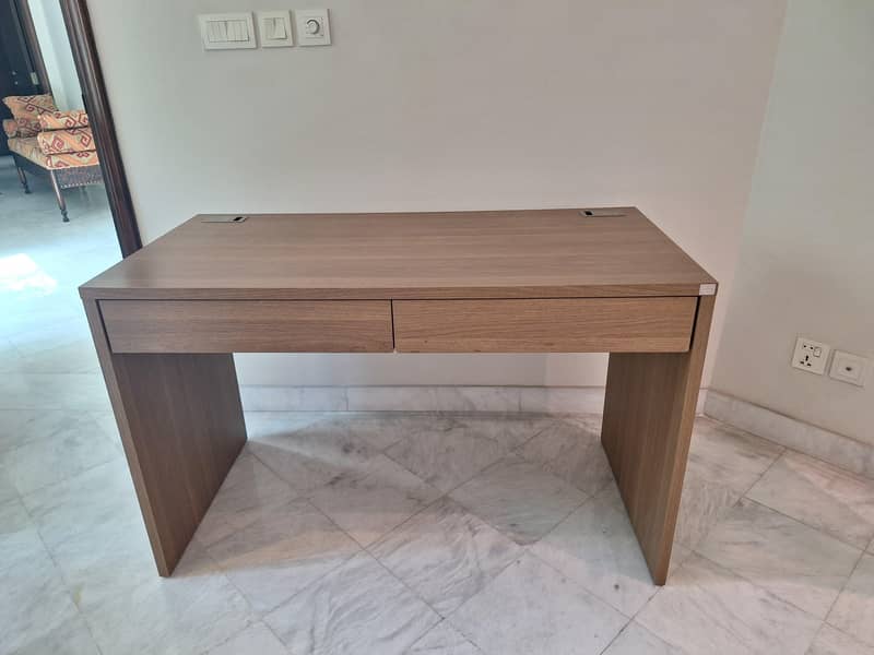 Study Table in excellent condition 0