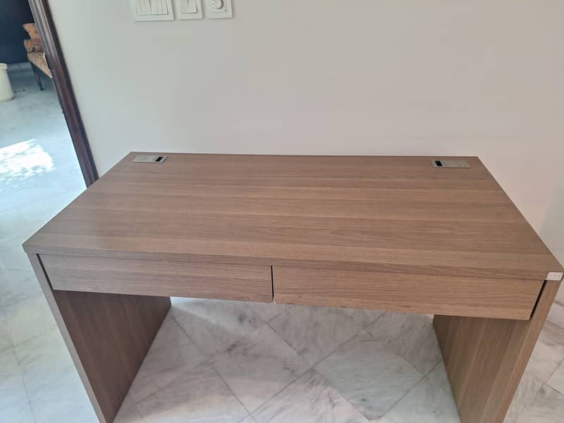 Study Table in excellent condition 1
