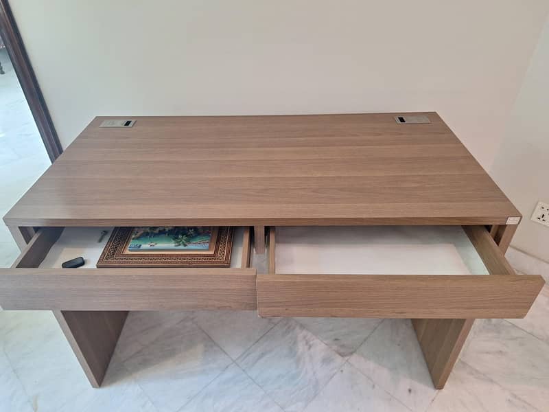 Study Table in excellent condition 2