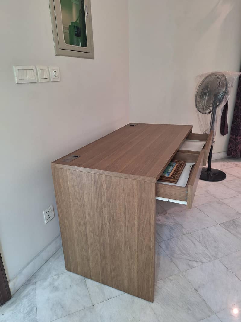 Study Table in excellent condition 3