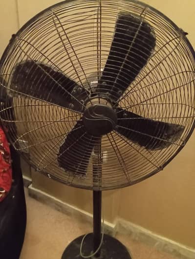 united padestal fan 1 year used for sale 03088860684/ 03292247884