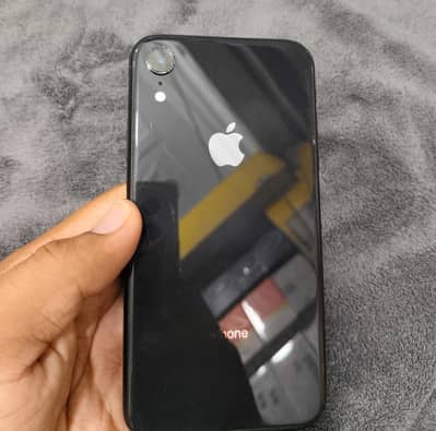 iPhone XR 128 gb 83% battery