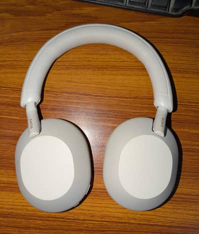 Sony WH-1000XM5 Noise-Cancelling Wireless Over-Ear Headphones (Silver)