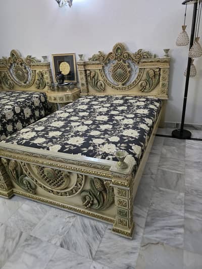 2 beds for sale