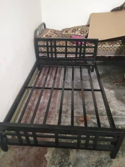 kids bed available