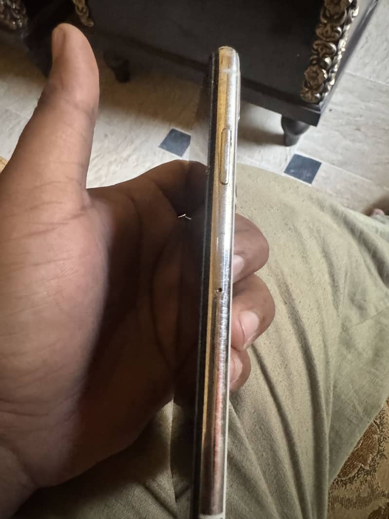 IPhone X 4