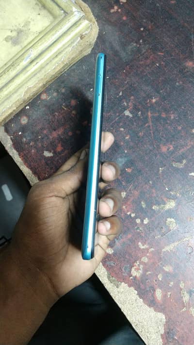 Infinix Hot 11 Play 4/64 all ok Sirf panel me White dot hea Nazar nahi