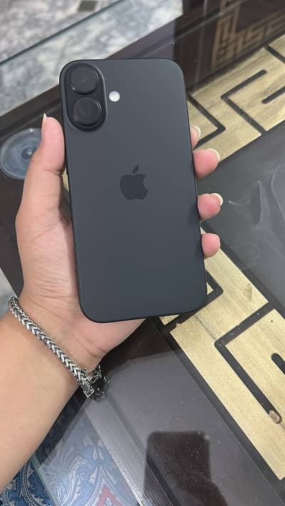 Apple iPhone 16