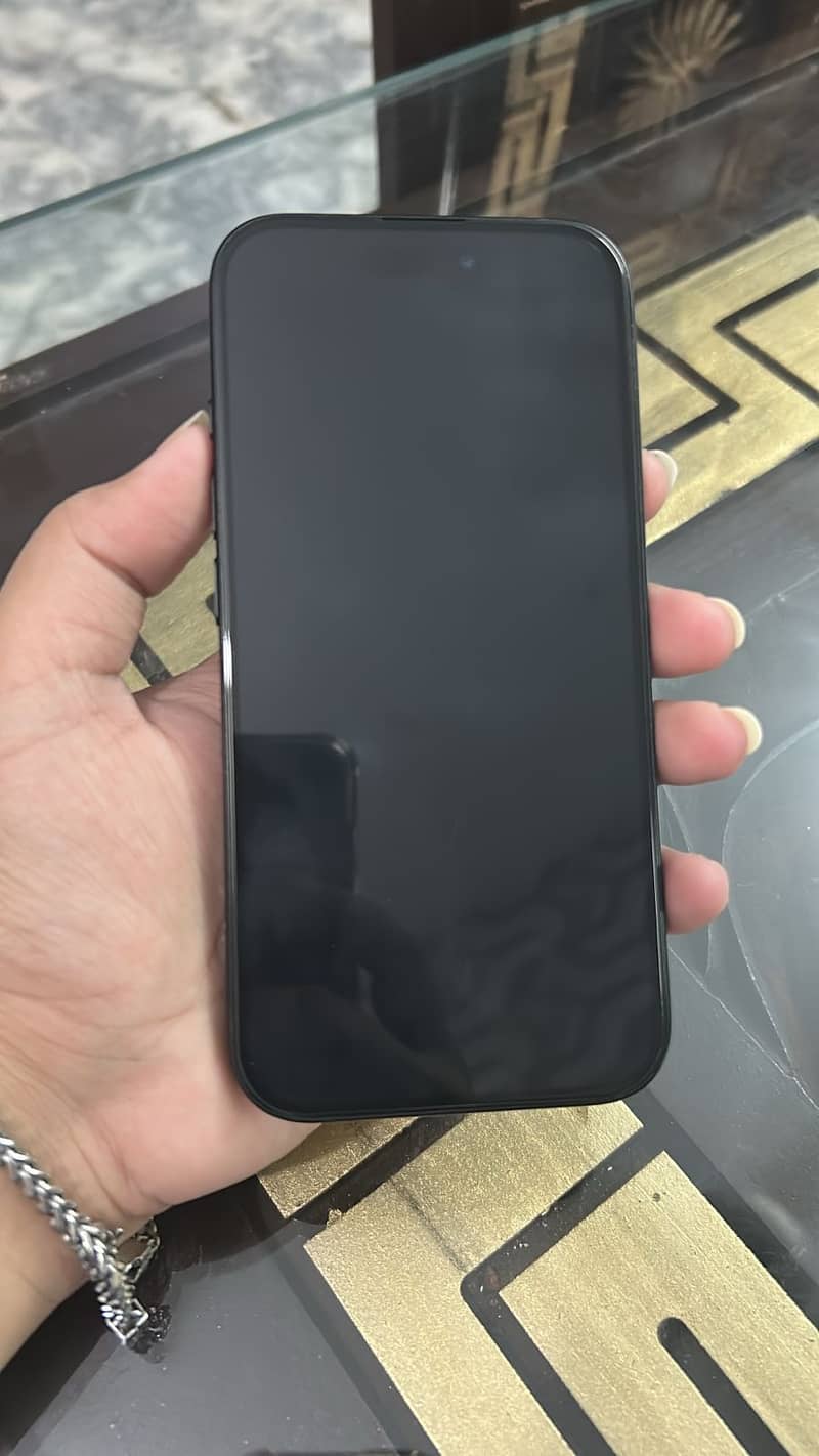 Apple iPhone 16 1