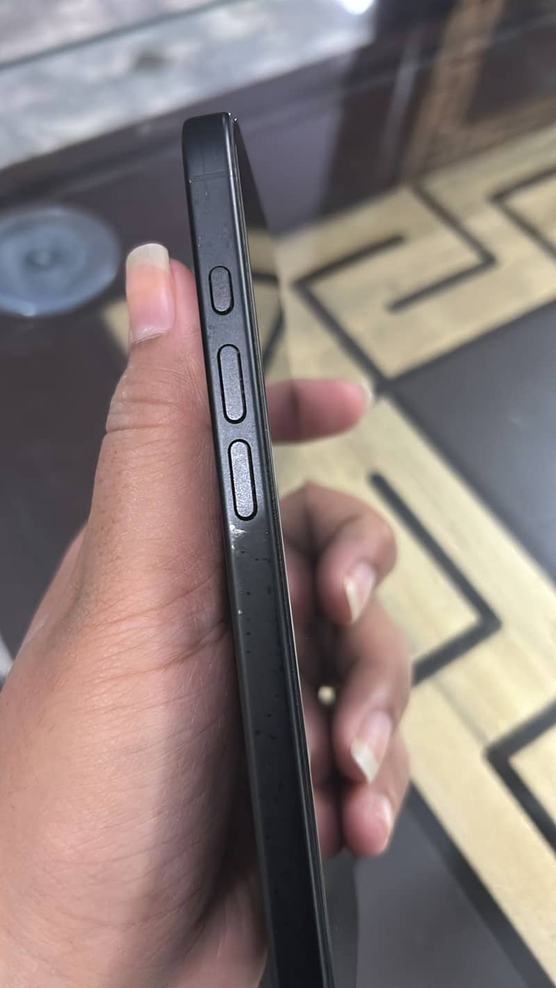 Apple iPhone 16 3