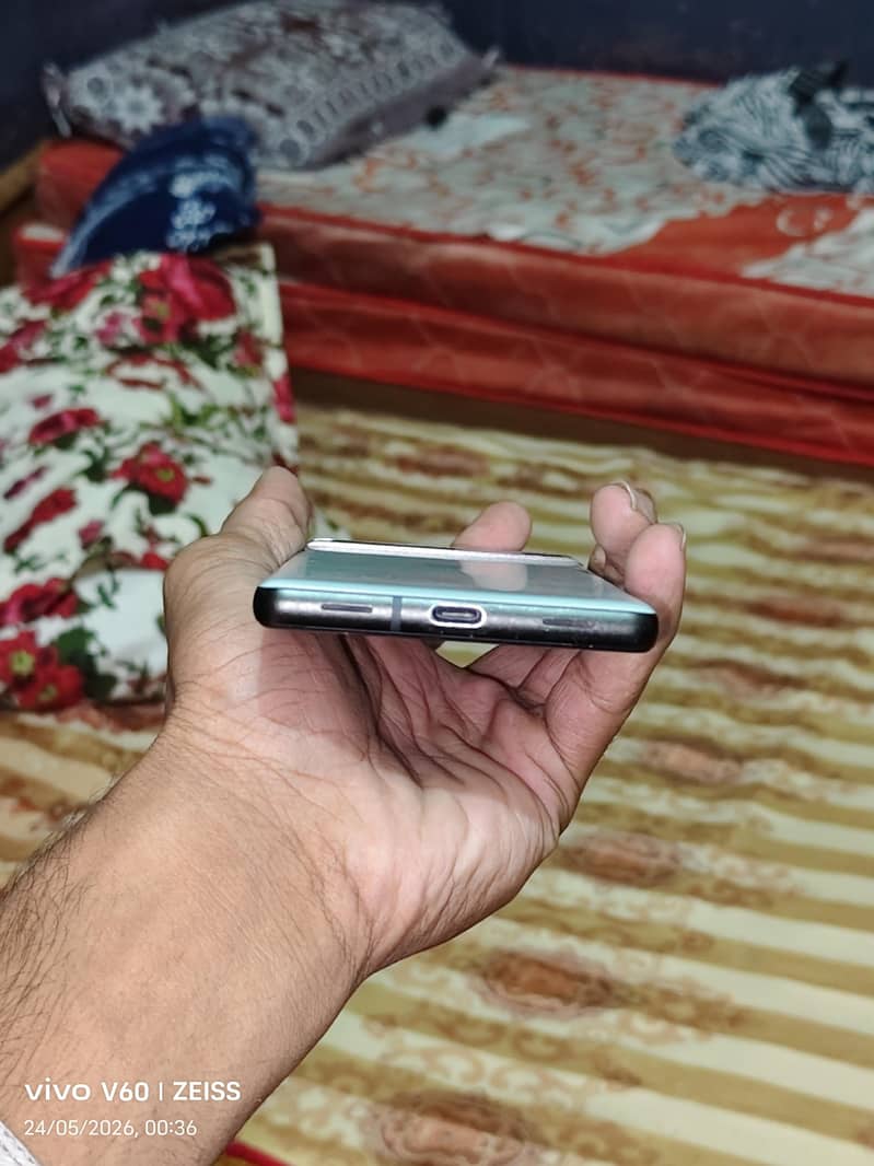 Google pixel 6A 3