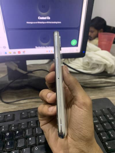 iPhone XS Factory Unlock