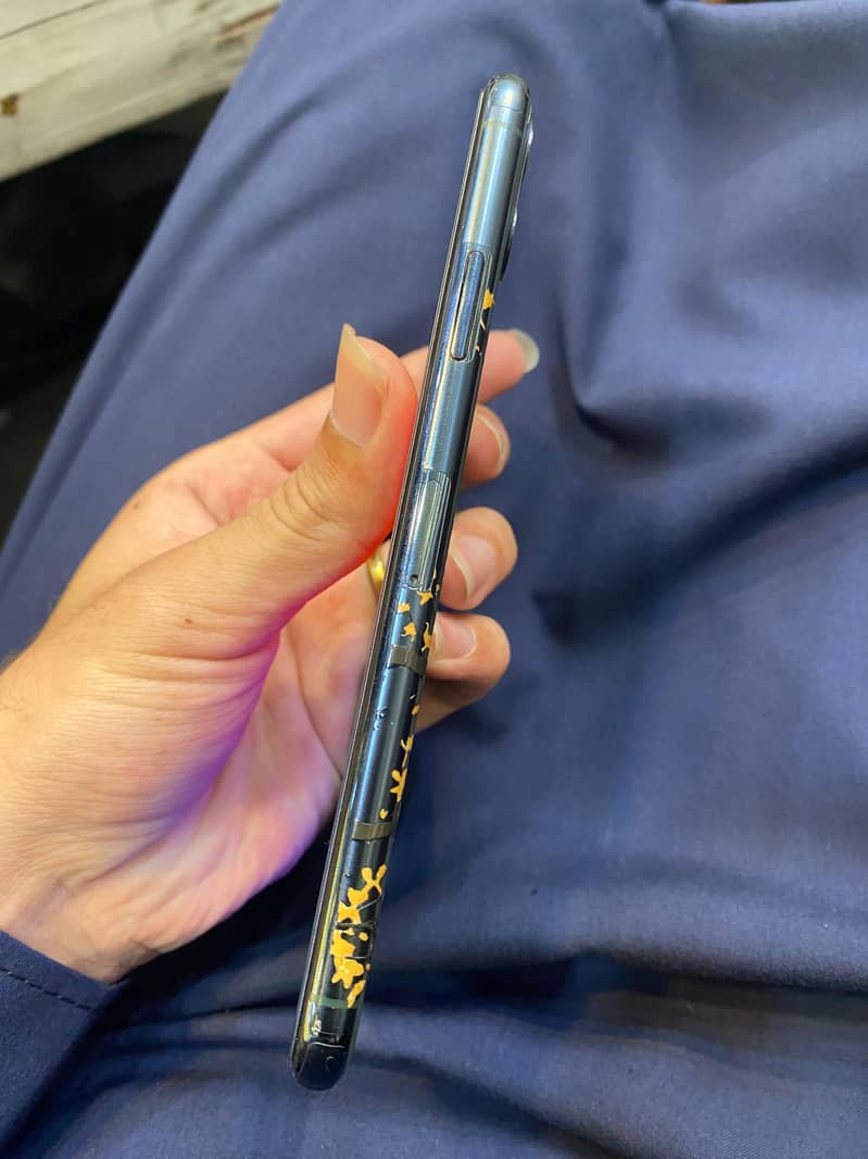 iphone 11 pro max 2