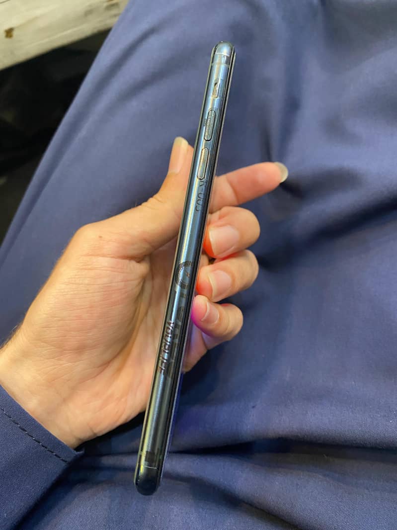 iphone 11 pro max 3