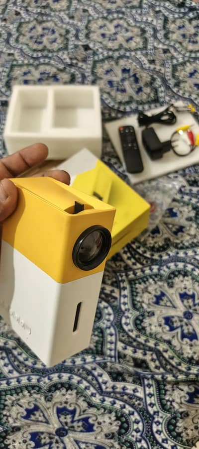 led projector just 5 days use like brand new 50 to 100 inch screen .