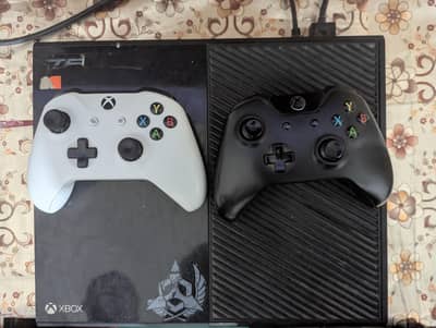 Xbox one with 2 original wireless controllers