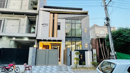 5 Marla Beautiful House For Sale in Central Park