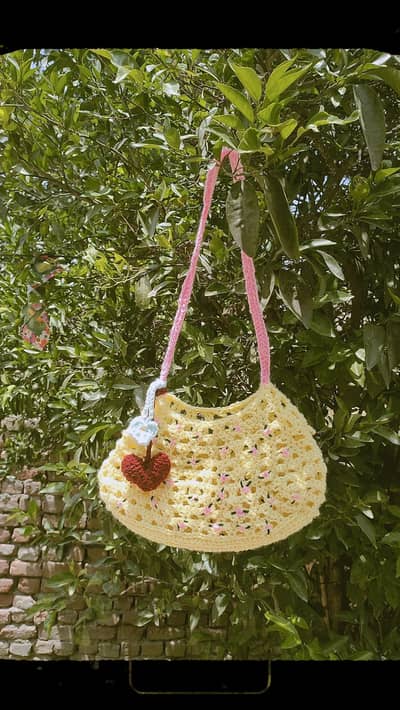 cute crochet bag with flower design  for pookie girls