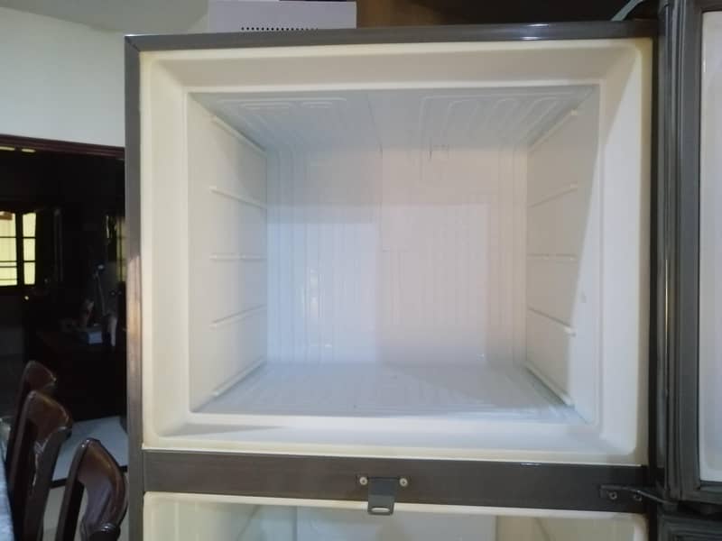 Refrigerator 0