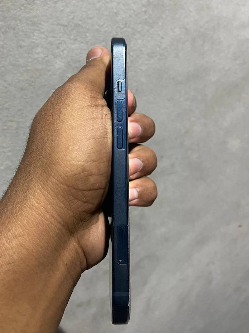 Apple iPhone 13 0