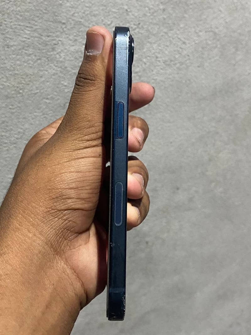 Apple iPhone 13 4