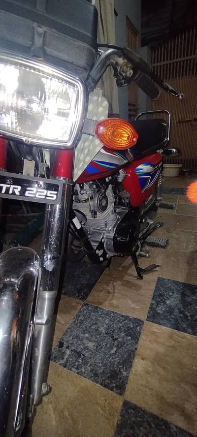 Honda 125 red colour 2000 model